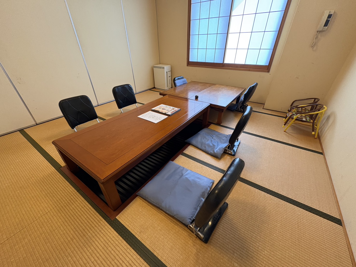 美津屋 店内 掘りごたつ
